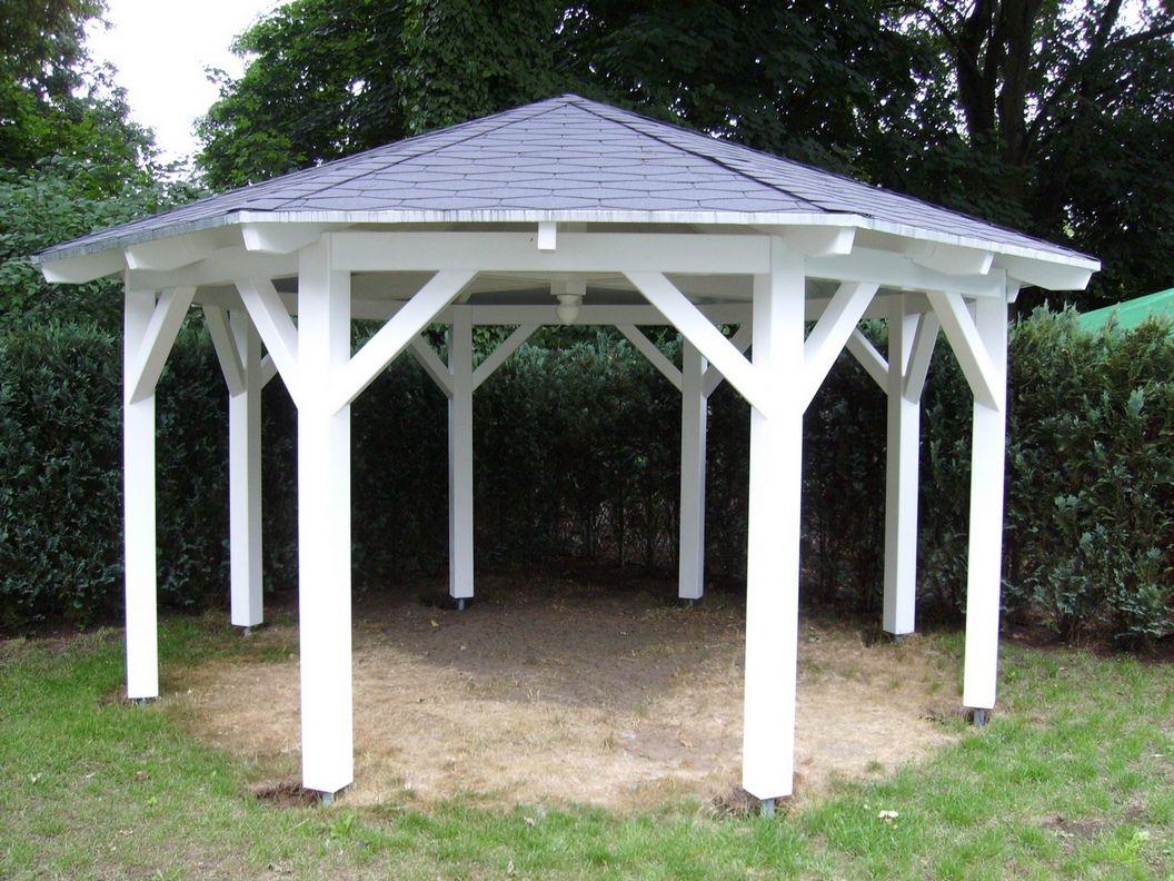 Открытая восьмигранная беседка